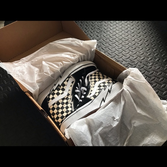 Vans - Picture 3 of 6